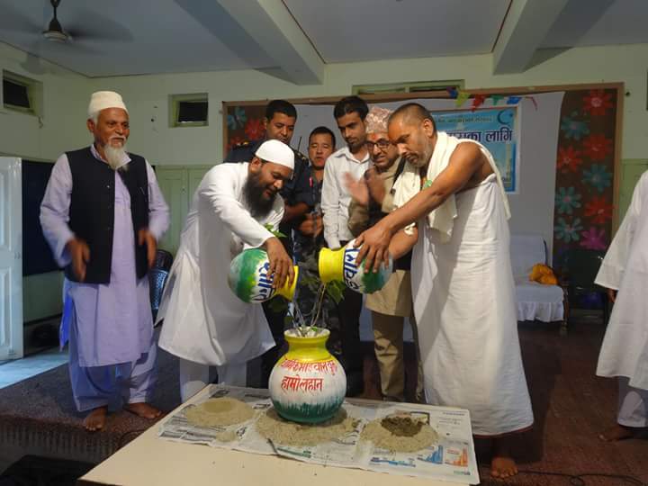 अन्तर धार्मिक भाइचाराका लागि २०७३ असोज १३ गते सिरहाको लहानमा आयोजित घोषणा सभाको उद्घाटन गर्दै ह